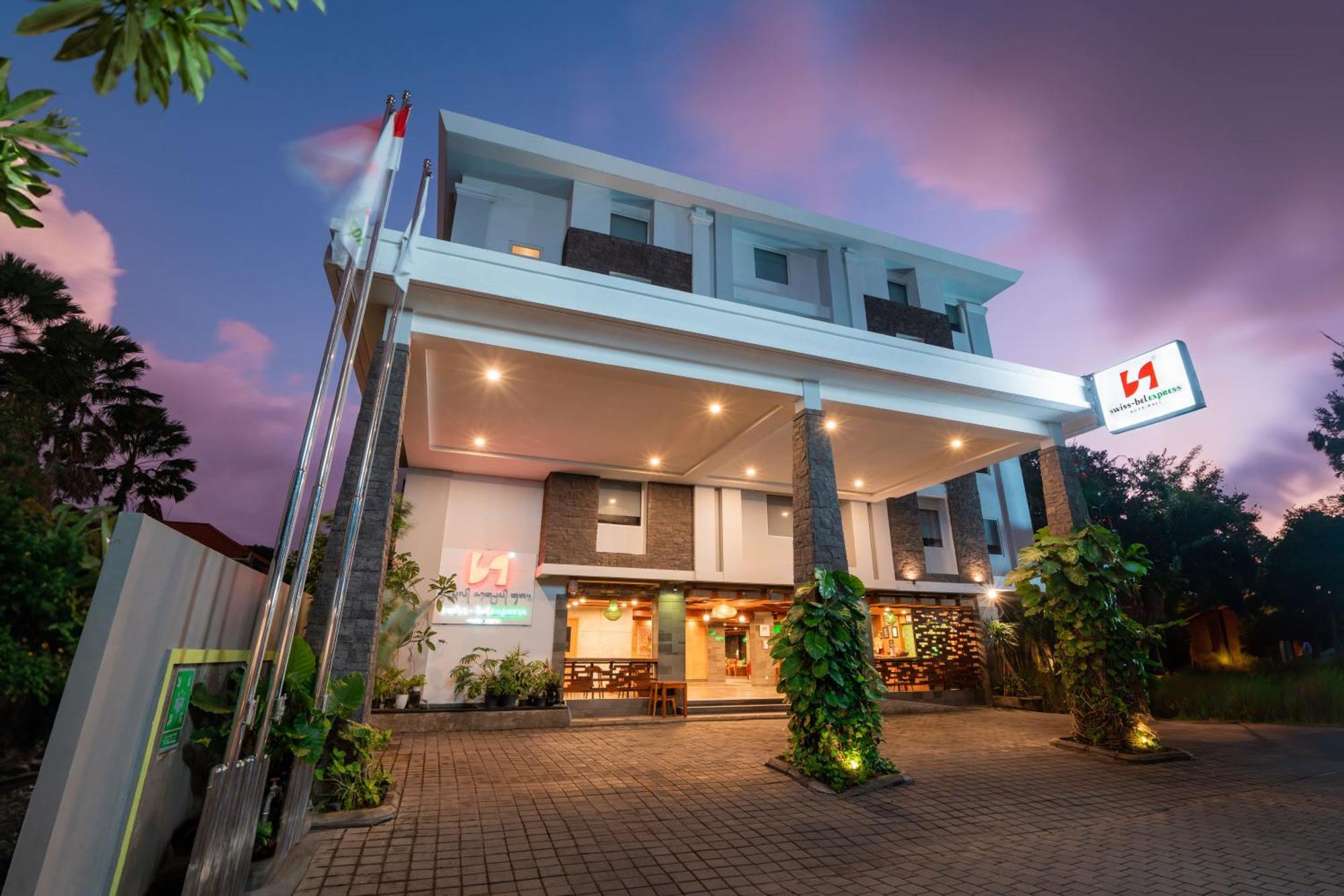 Готель Swiss-Belexpress Kuta Legian Екстер'єр фото